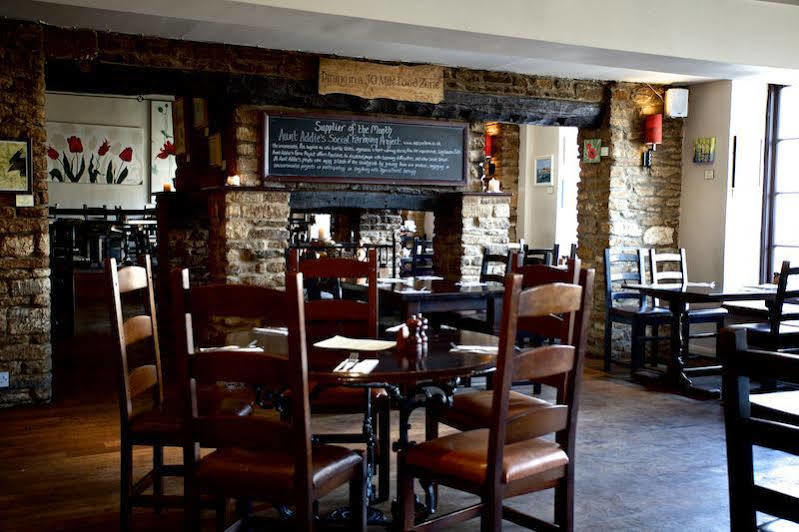 טטברי Priory Inn מראה חיצוני תמונה